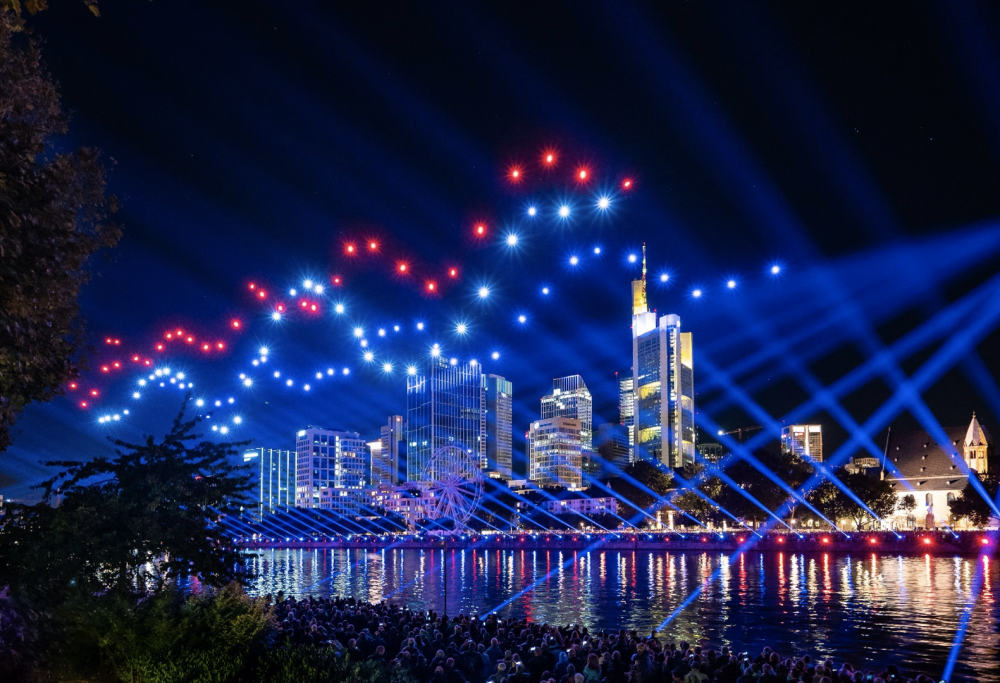 Hundreds of drones light up the Dallas, TX skyline